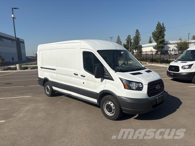 Ford Transit 廂式貨物運輸車