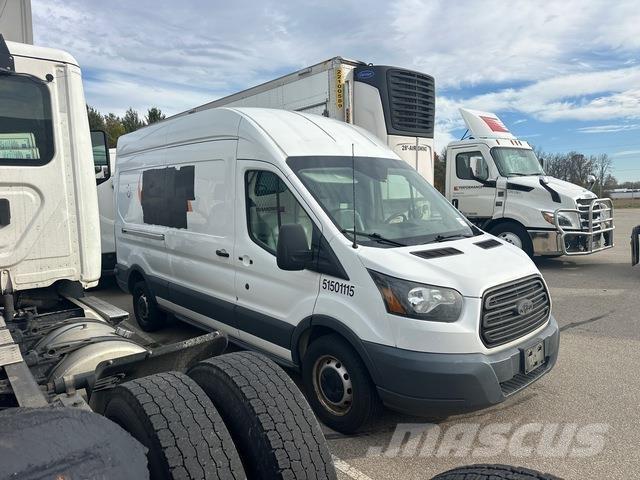 Ford Transit 廂式貨物運輸車