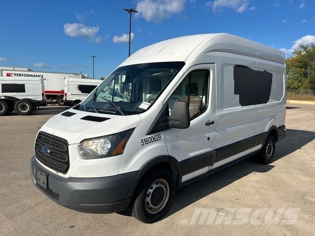 Ford Transit 廂式貨物運輸車
