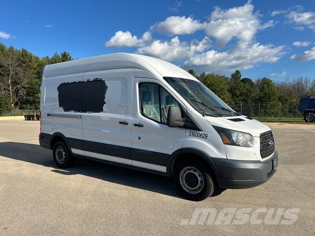 Ford Transit 廂式貨物運輸車