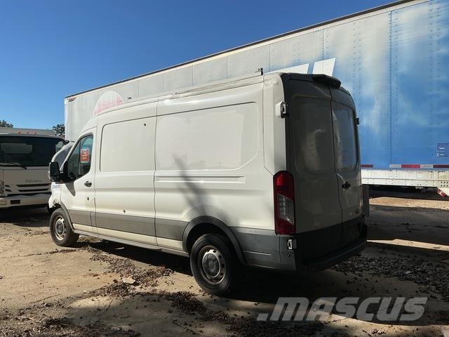 Ford Transit 廂式貨物運輸車