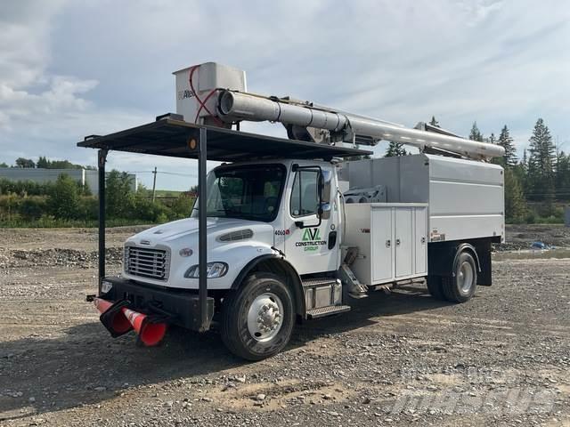 Freightliner  卡車裝載高空作業車