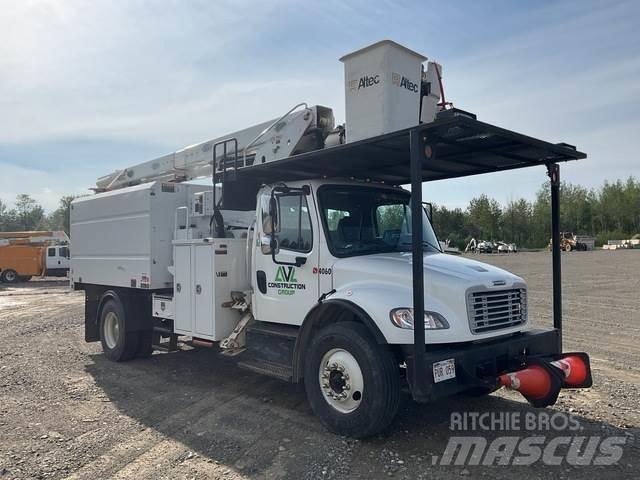 Freightliner  卡車裝載高空作業車