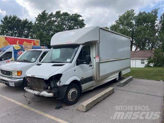 Freightliner  廂式貨物運輸車
