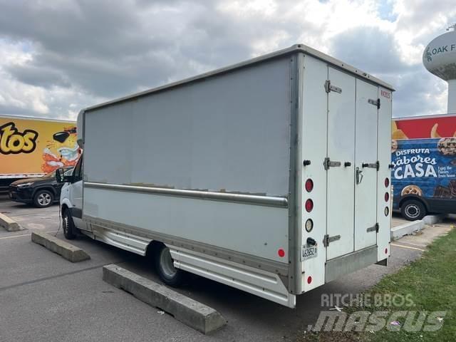 Freightliner  廂式貨物運輸車