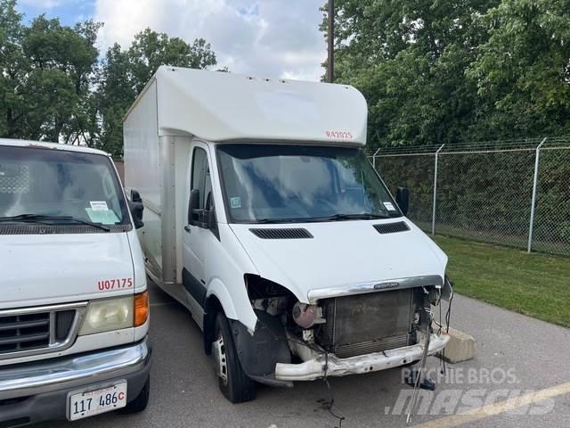 Freightliner  廂式貨物運輸車
