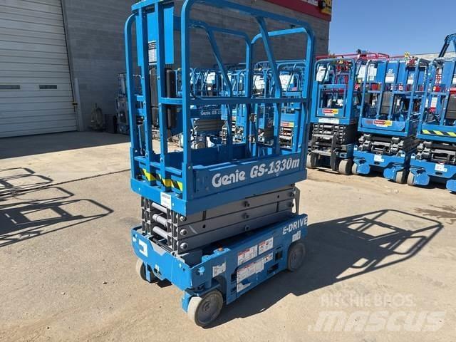 Genie GS-1330M 剪式升降機