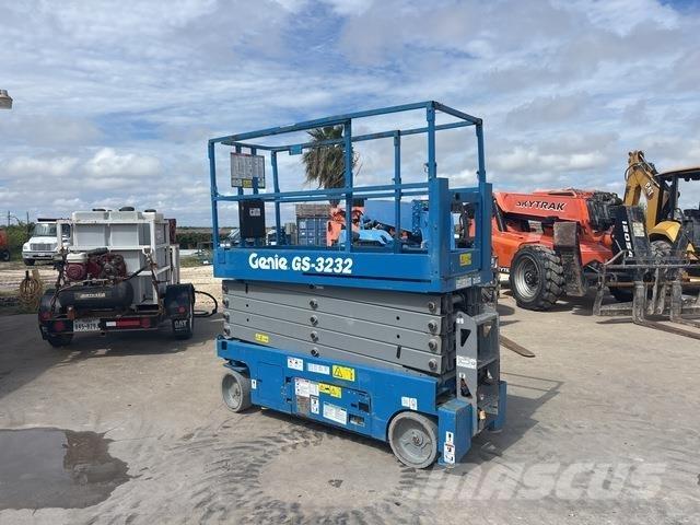 Genie GS-3232 剪式升降機
