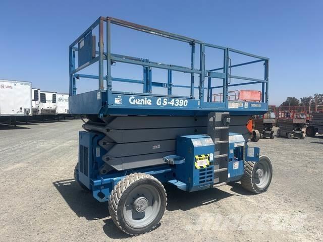 Genie GS-4390 剪式升降機