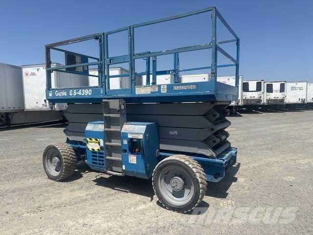 Genie GS-4390 剪式升降機