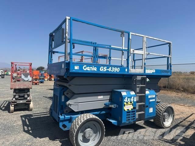 Genie GS-4390 剪式升降機