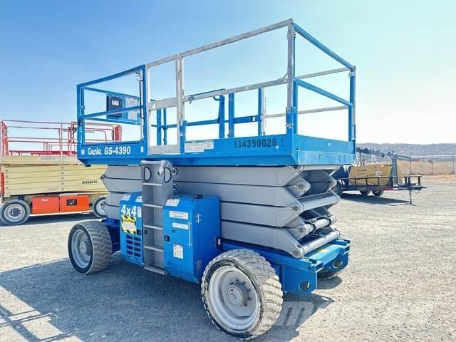 Genie GS-4390 剪式升降機