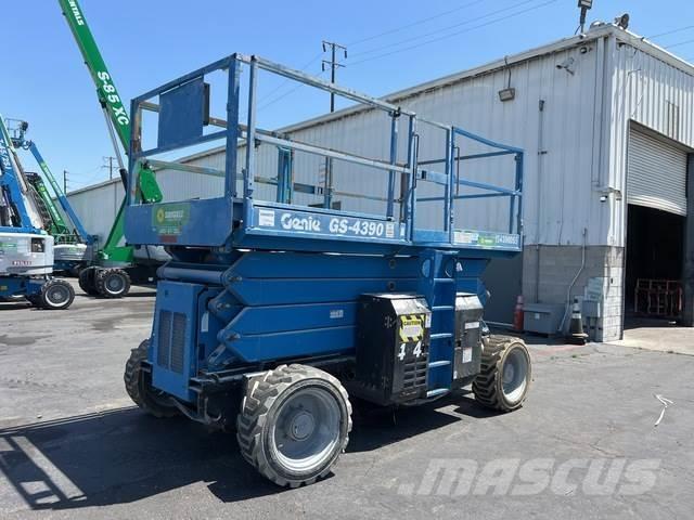 Genie GS-4390 剪式升降機