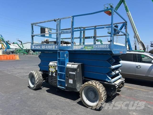 Genie GS-4390 剪式升降機