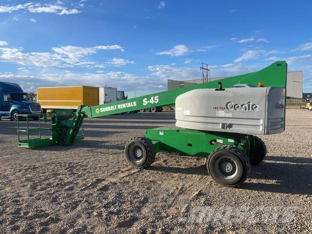 Genie S-45 伸縮臂高空作業車