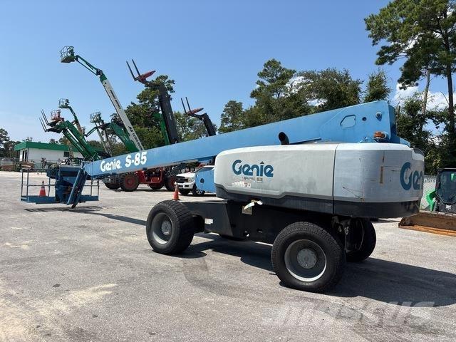 Genie S85 伸縮臂高空作業車