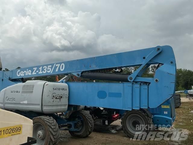 Genie Z-135/70 曲臂高空作業車