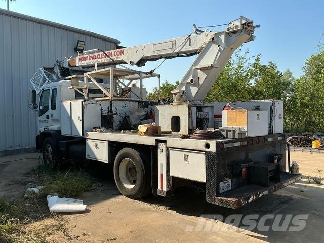 GMC T7500 卡車裝載高空作業車