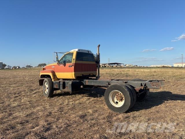 GMC Topkick 駕駛室與內部