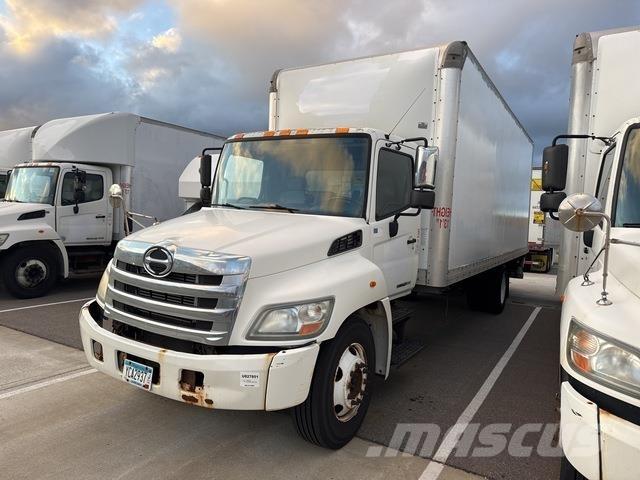Hino 268 貨箱式卡車