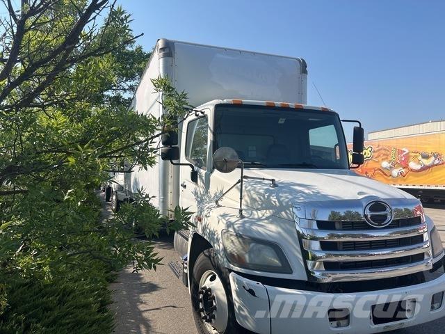Hino 268 貨箱式卡車