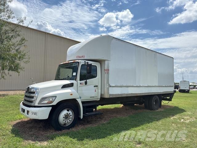 Hino 268 貨箱式卡車