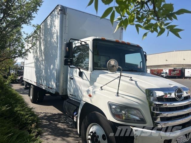 Hino 268 貨箱式卡車