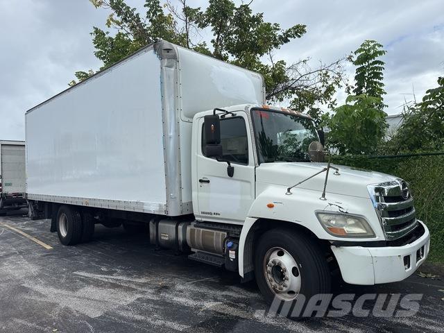 Hino 268 貨箱式卡車