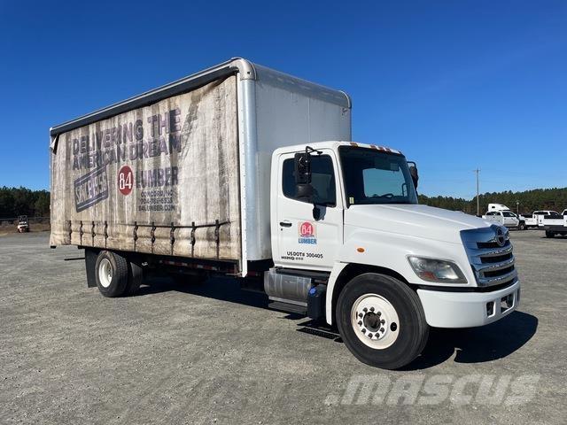 Hino 268 篷布卡車