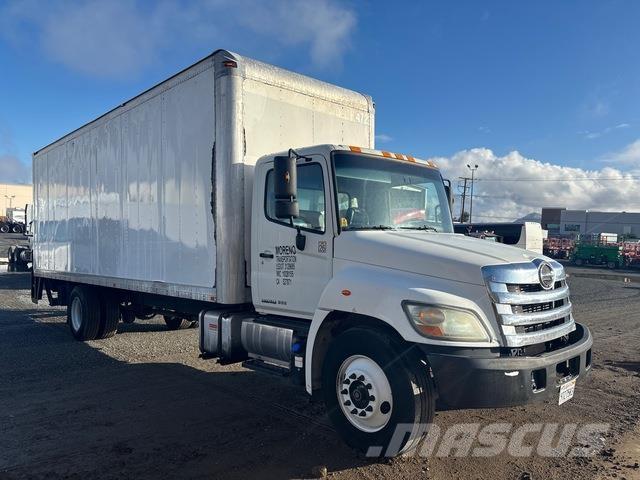 Hino 268 貨箱式卡車