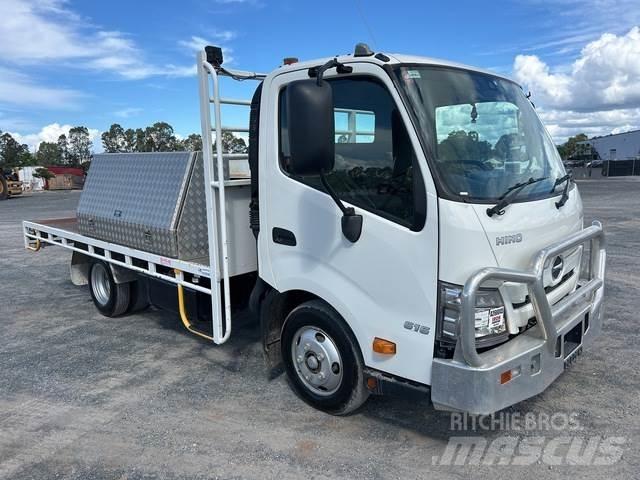 Hino 300 平板式/側卸式卡車