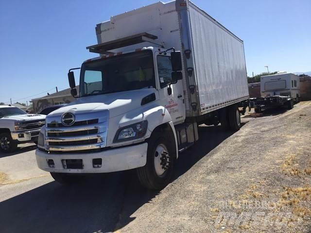 Hino 338 貨箱式卡車