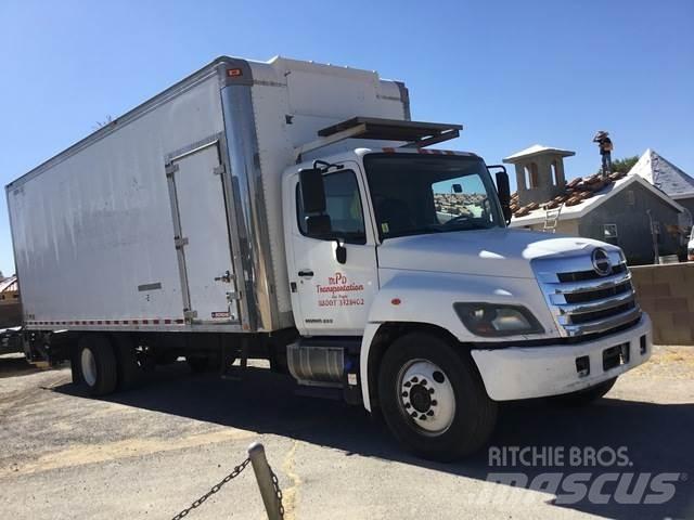Hino 338 貨箱式卡車