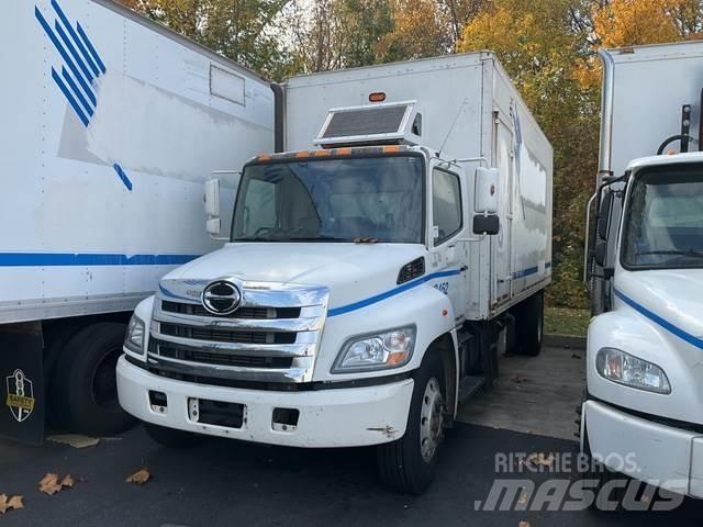 Hino 338 貨箱式卡車