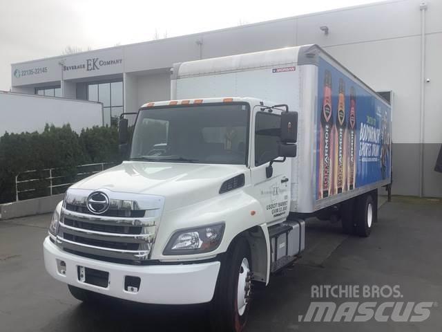 Hino 338 貨箱式卡車