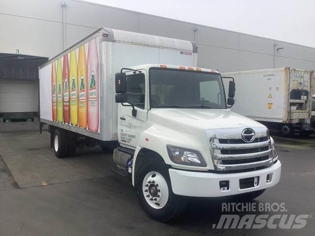 Hino 338 貨箱式卡車