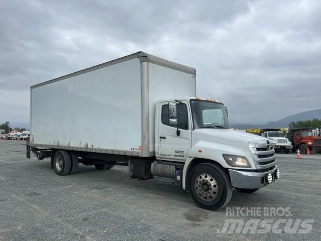 Hino 338 貨箱式卡車