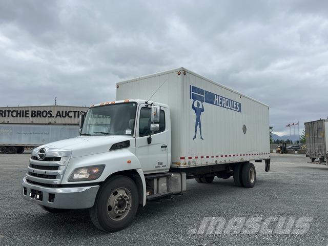 Hino 338 貨箱式卡車