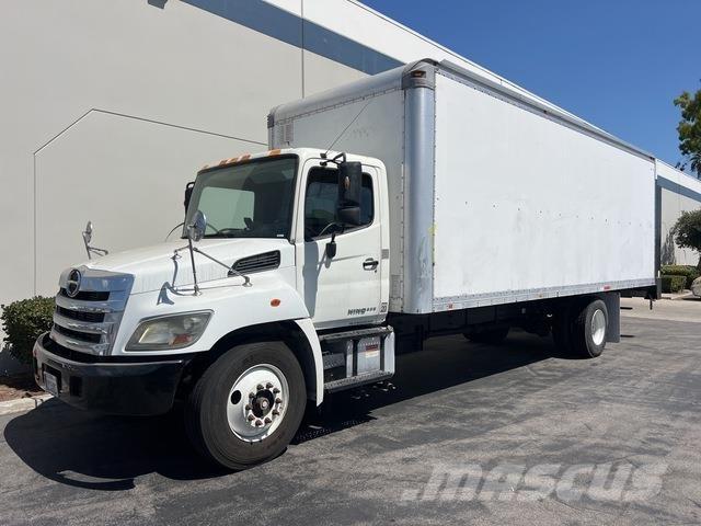 Hino 338 貨箱式卡車