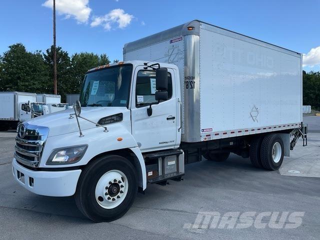 Hino 338 貨箱式卡車