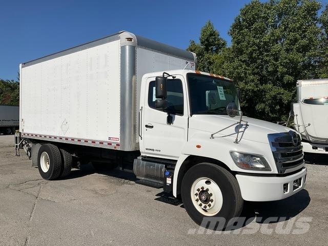 Hino 338 貨箱式卡車
