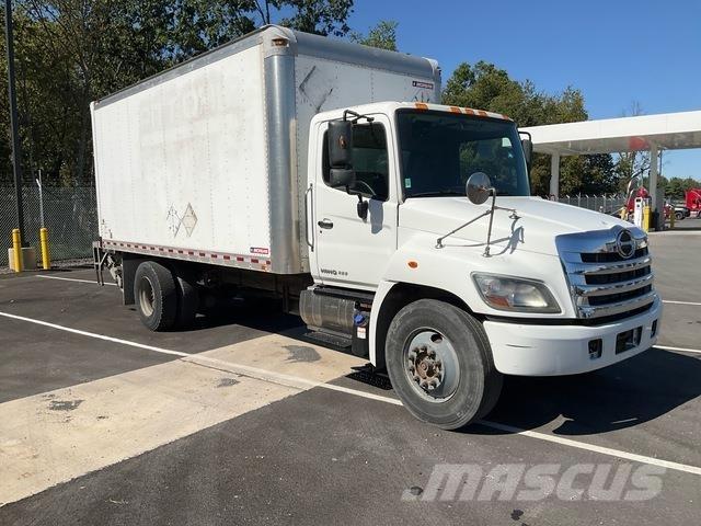 Hino 338 貨箱式卡車