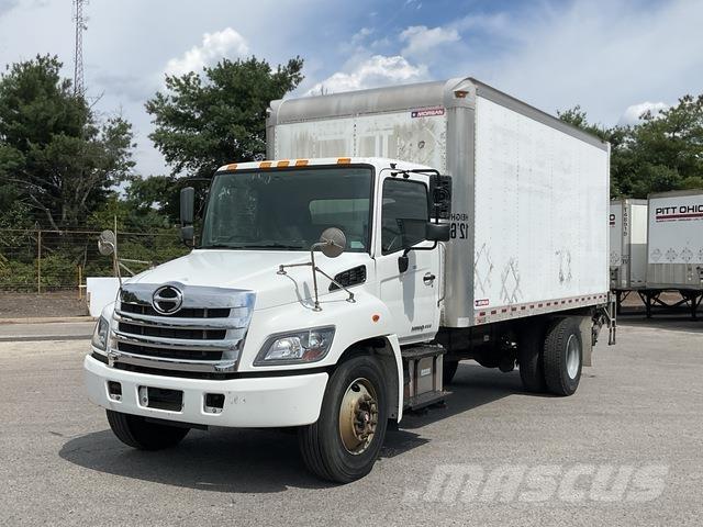 Hino 338 貨箱式卡車