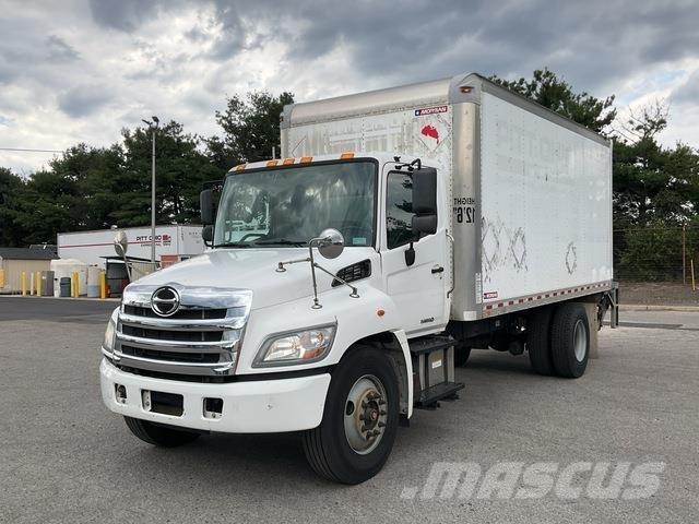Hino 338 貨箱式卡車