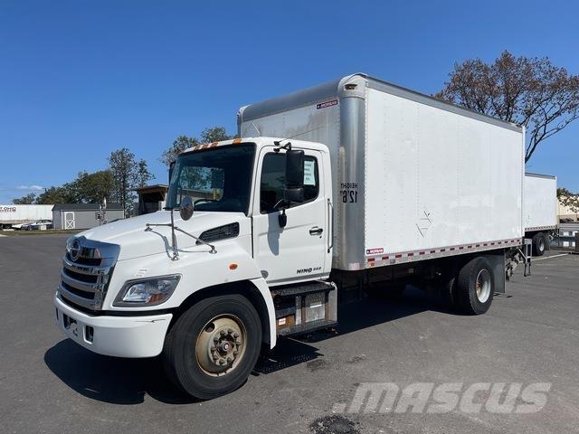 Hino 338 貨箱式卡車