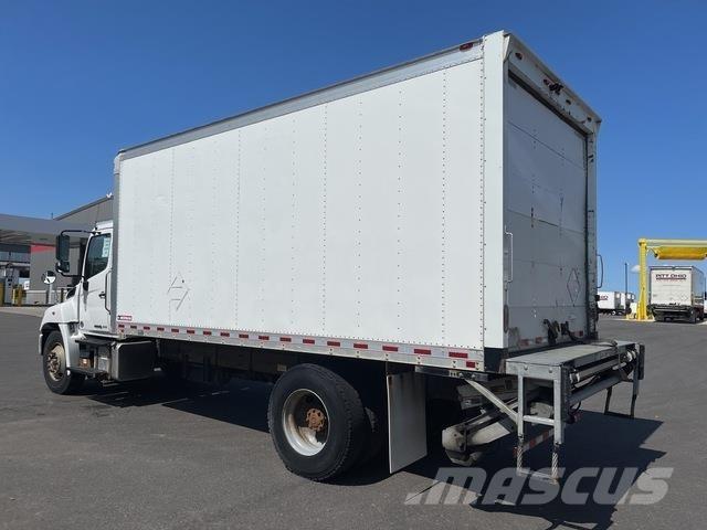 Hino 338 貨箱式卡車