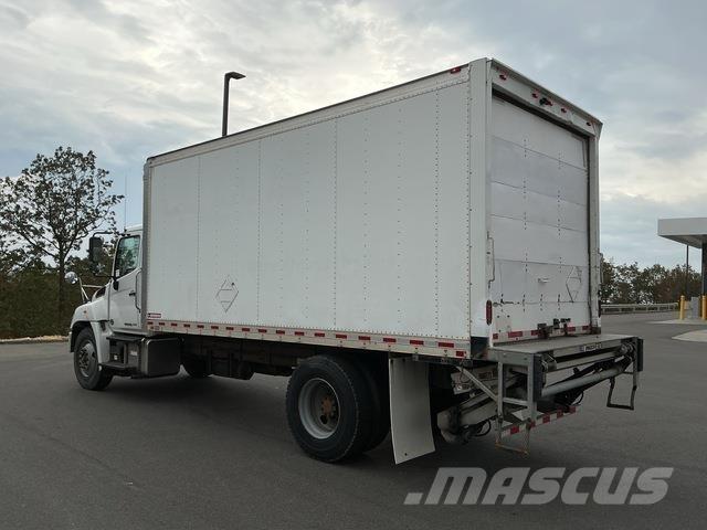 Hino 338 貨箱式卡車