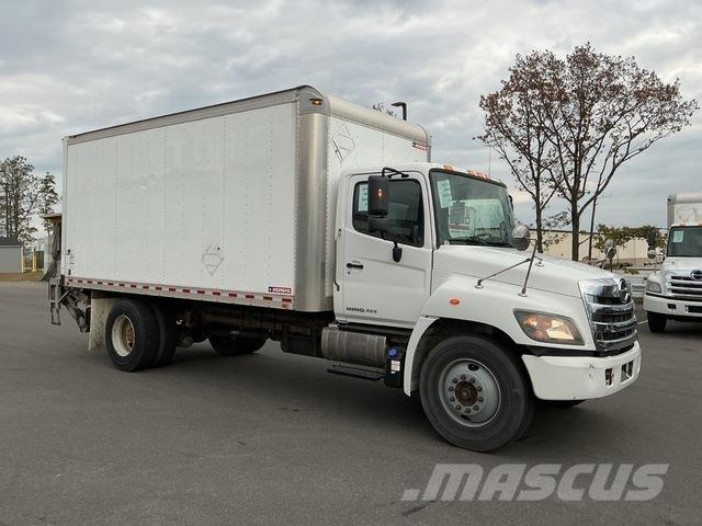 Hino 338 貨箱式卡車