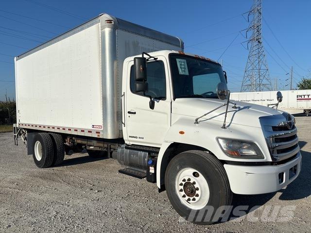 Hino 338 貨箱式卡車