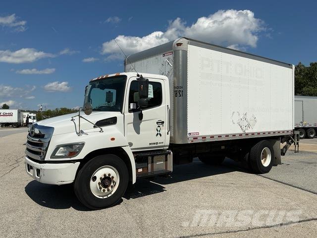 Hino 338 貨箱式卡車